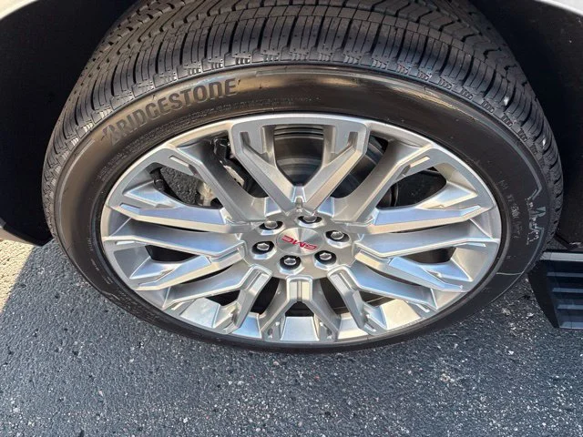 2027 GMC Yukon Denali - Photo 21