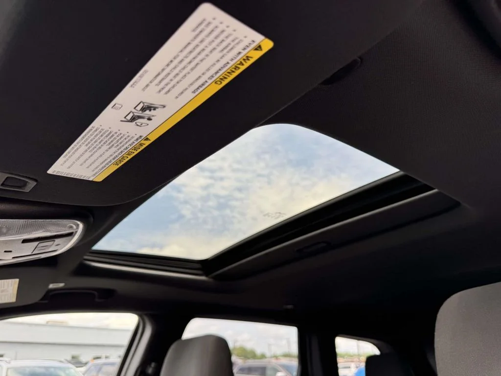 Used 2019 White Jeep Laredo image 4