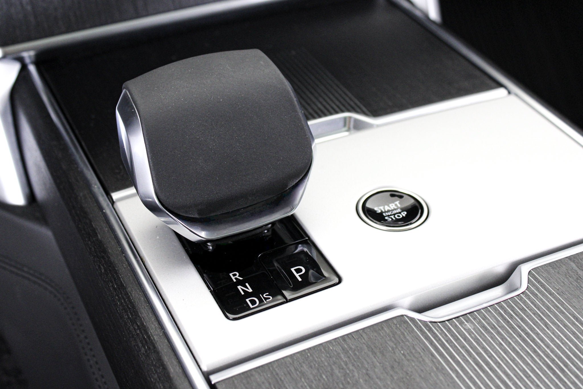 Used 2025 Black Land Rover Autobiography image 34