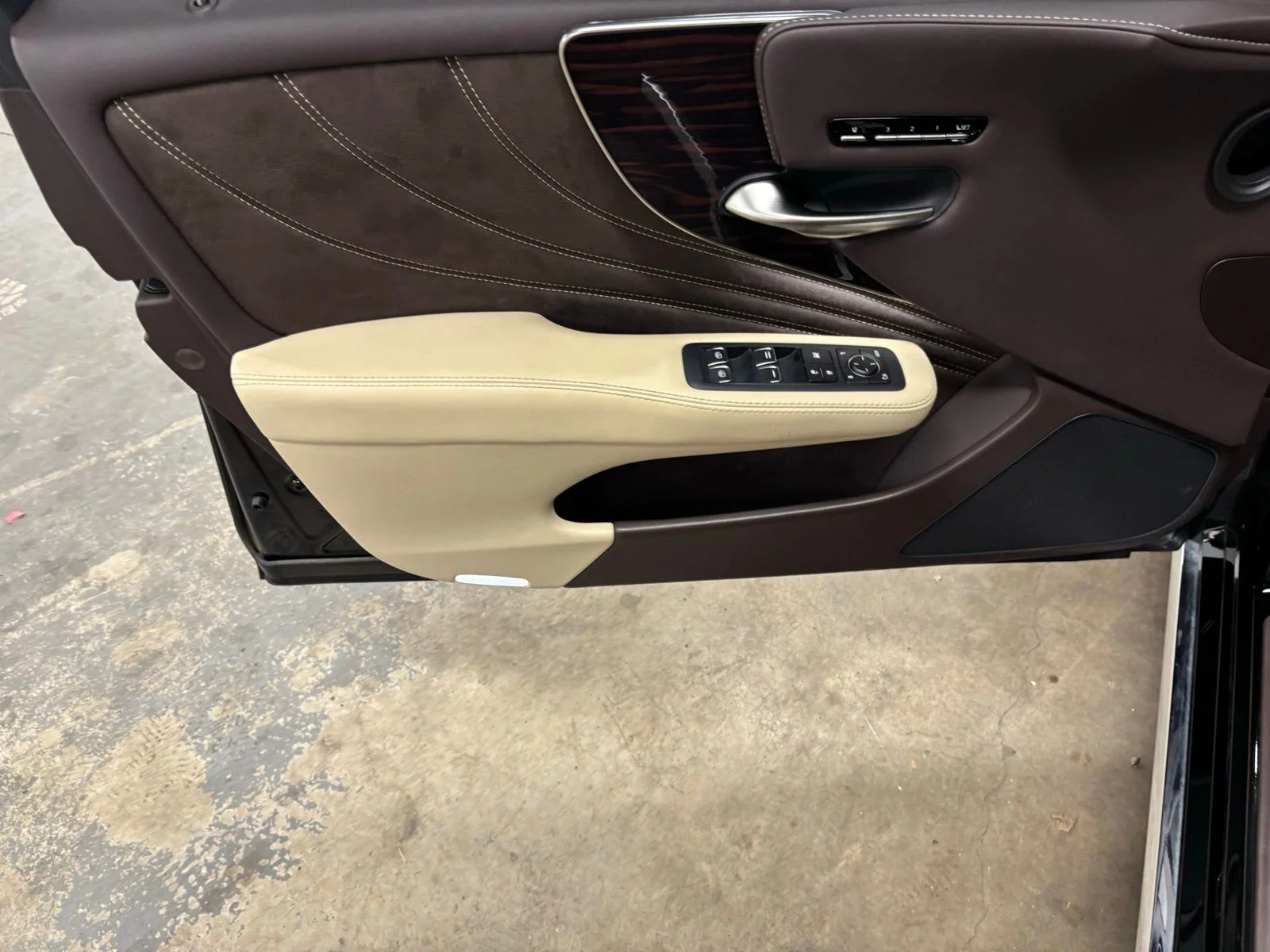 2018 Lexus LS Base - Photo 18
