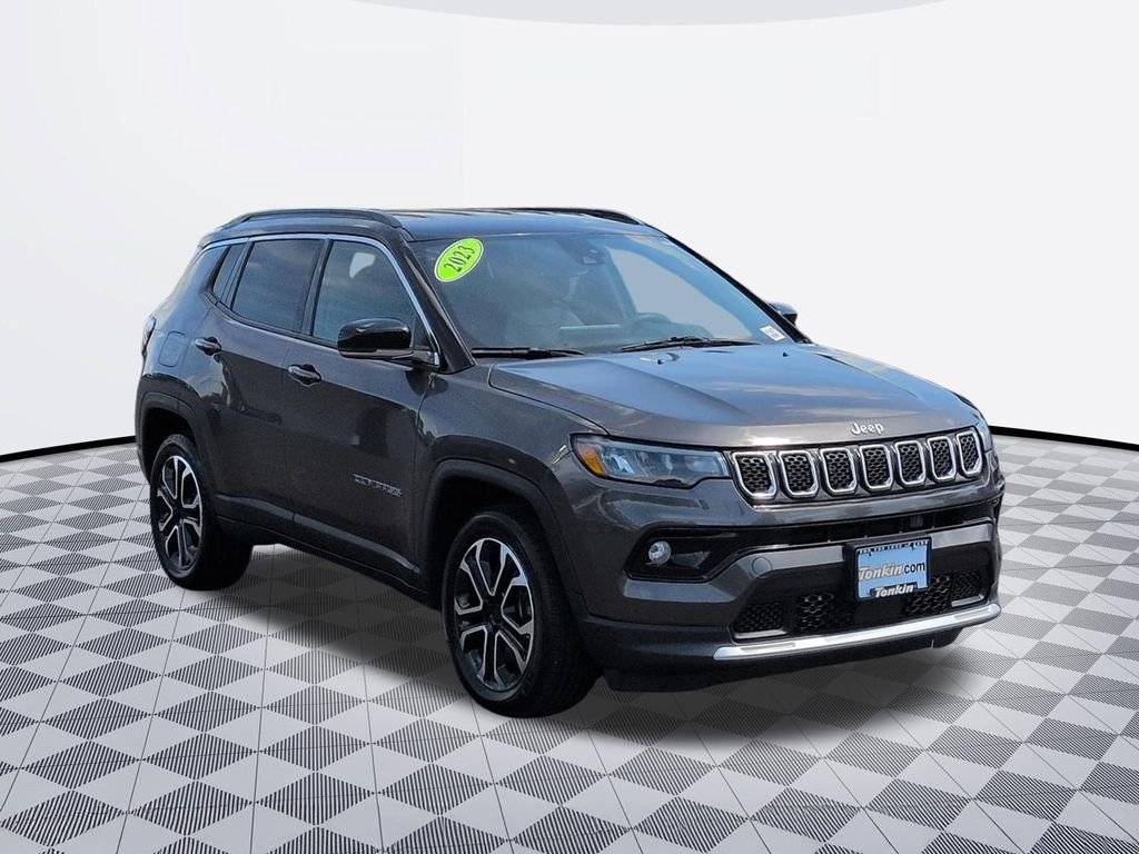 Used 2023 Granite Crystal Metallic Clearcoat Jeep Limited image 7