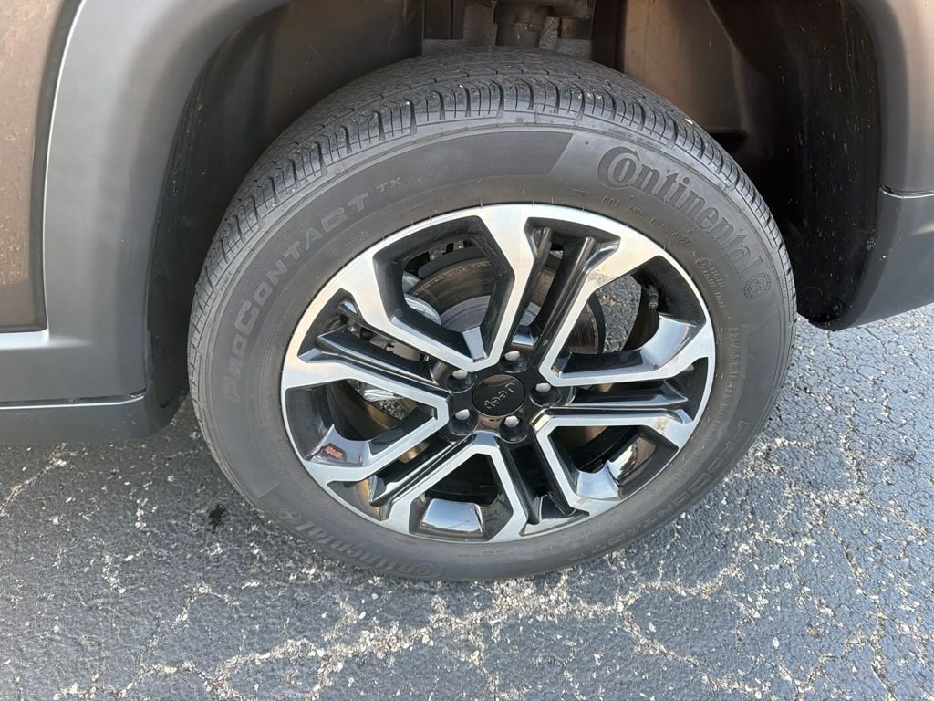 Used 2022 Gray Jeep Limited image 13