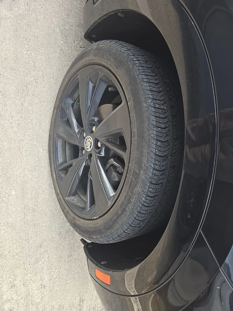 Used 2023 Black Buick Essence image 4
