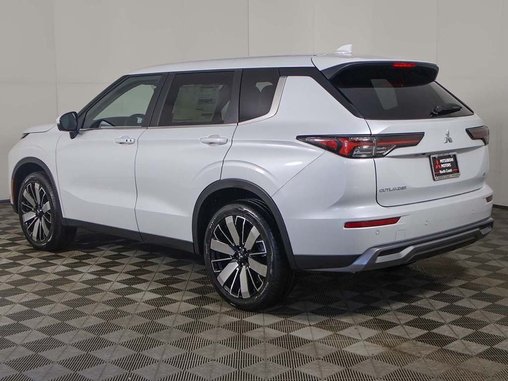 New 2026 White Mitsubishi SE 1.5T S-AWC image 11