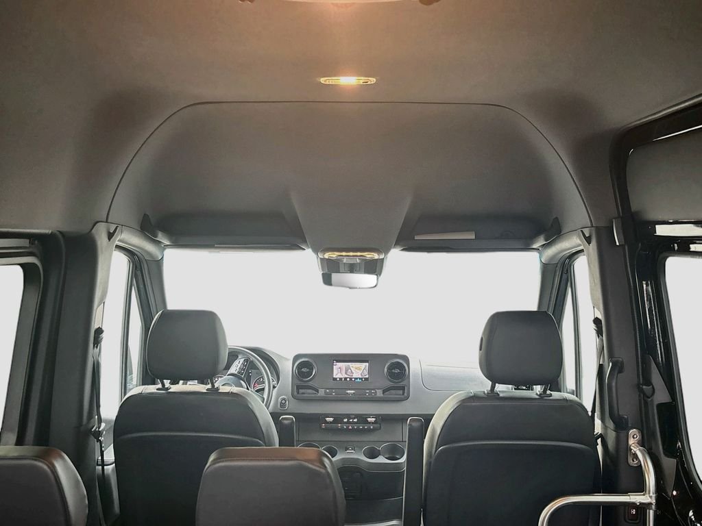 Used 2023 Black Mercedes-Benz Smartliner image 38