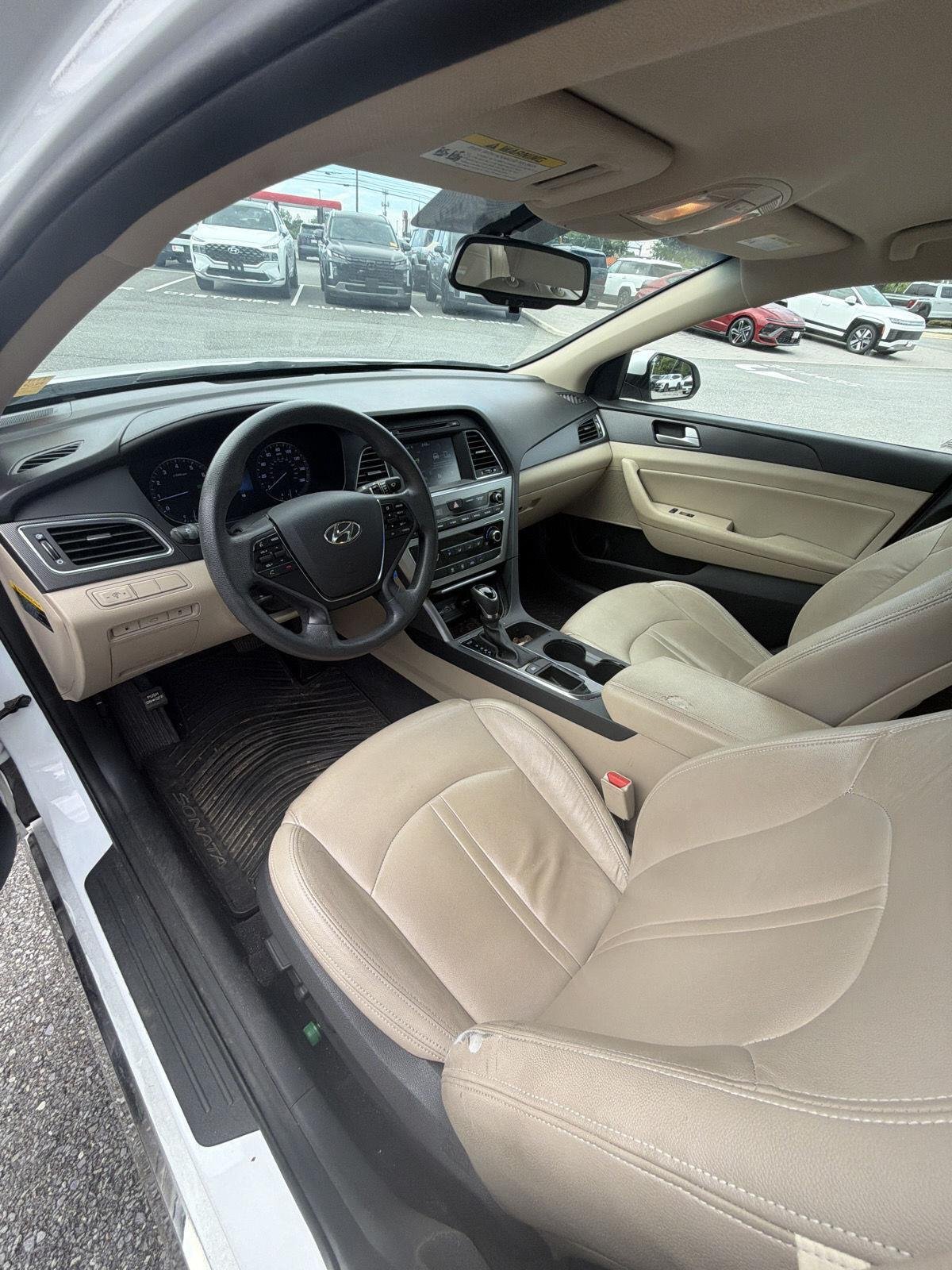 Used 2017 Quartz White Pearl Hyundai Sport image 8