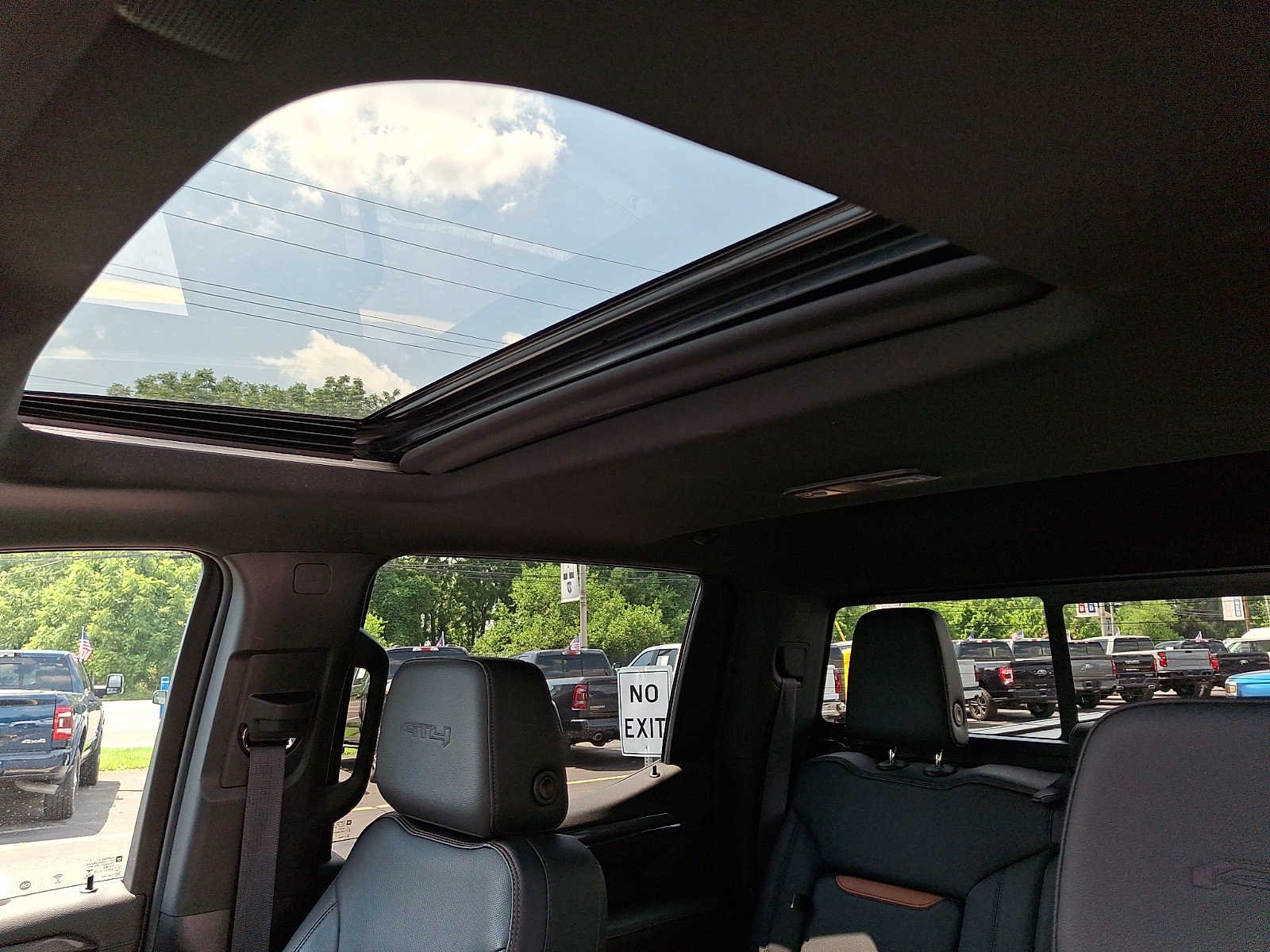 Used 2022 Summit White GMC AT4 image 14