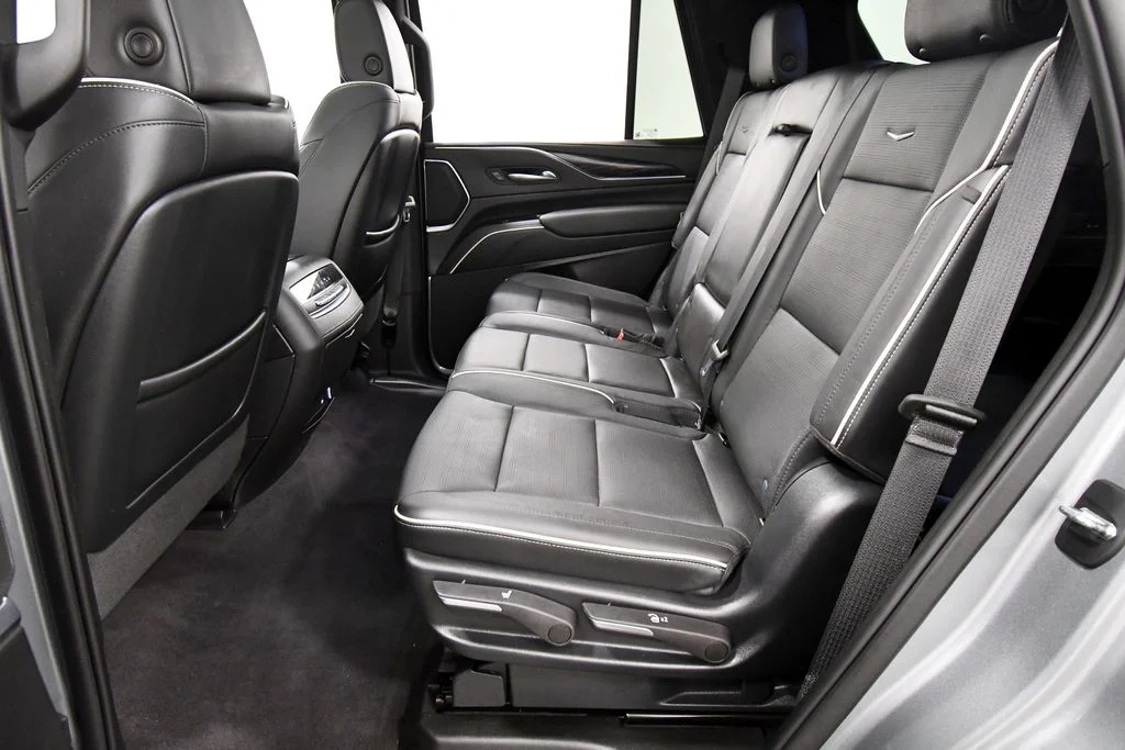 Used 2023  Cadillac Sport image 16