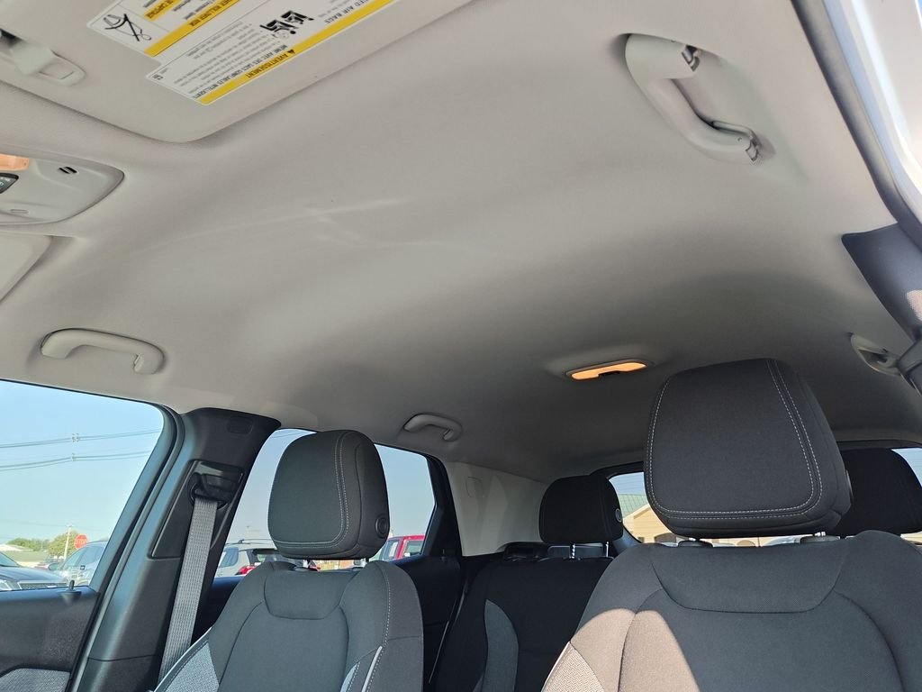 Used 2023 White Chevrolet LT image 22