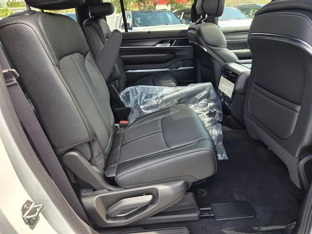 New 2026 Bright White Clear-Coat Exterior Paint Jeep Summit Obsidian image 12