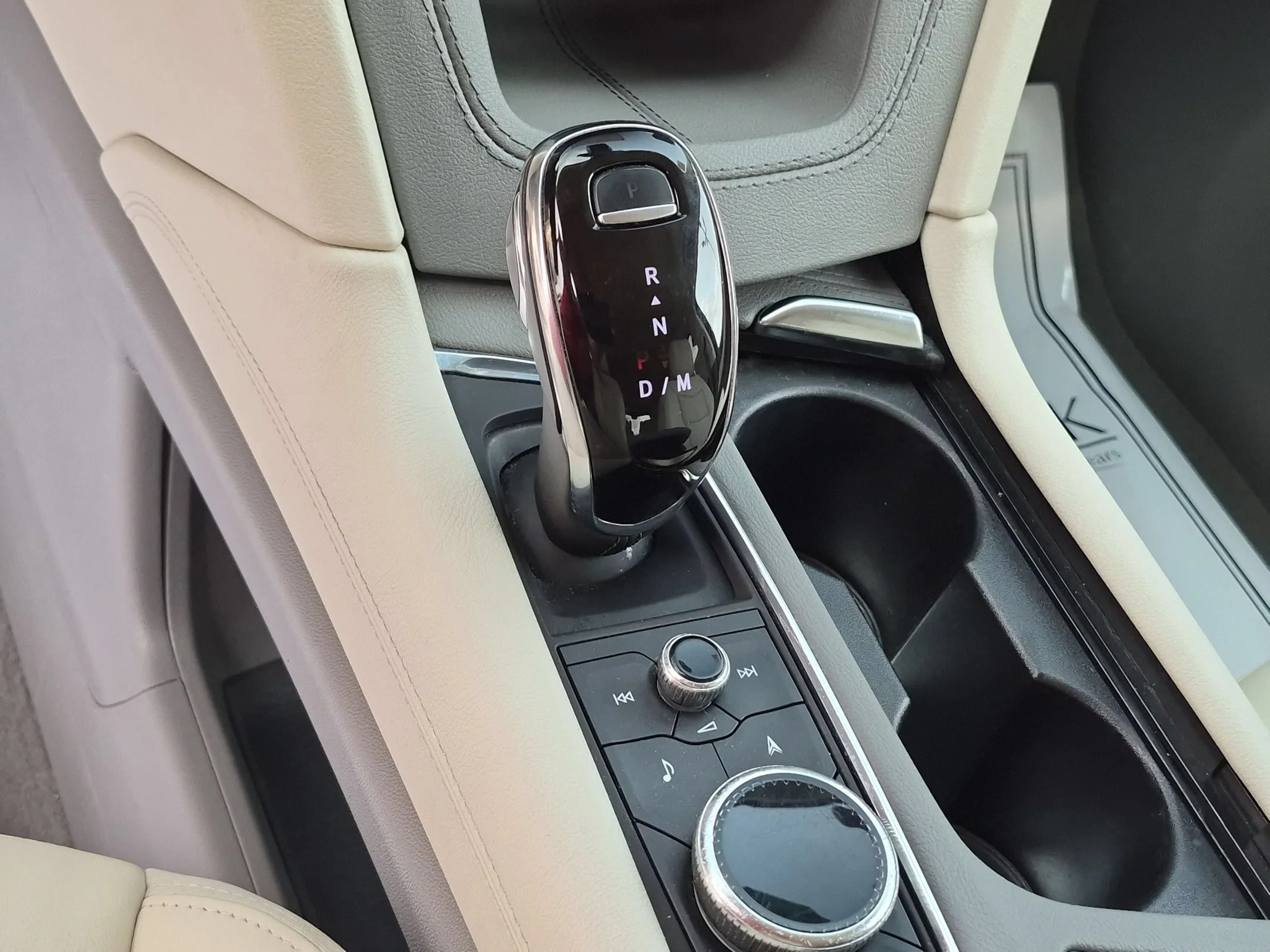 Used 2023 Wilder Metallic Cadillac AWD Premium Luxury image 15