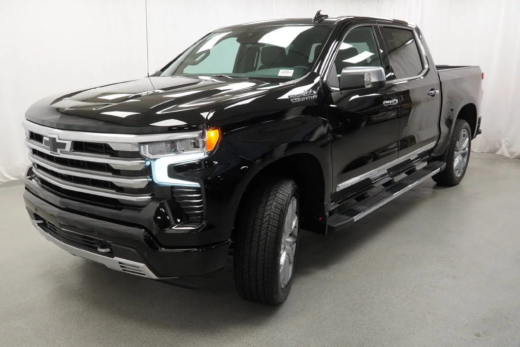 New 2026 Black Chevrolet High Country image 4