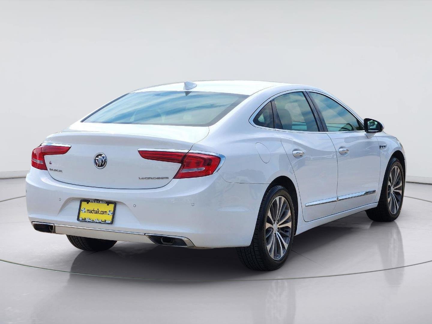 Used 2018 Summit White Buick Essence image 6