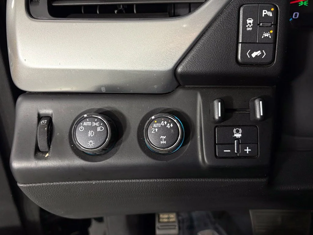 Used 2020 Black Chevrolet Premier image 26