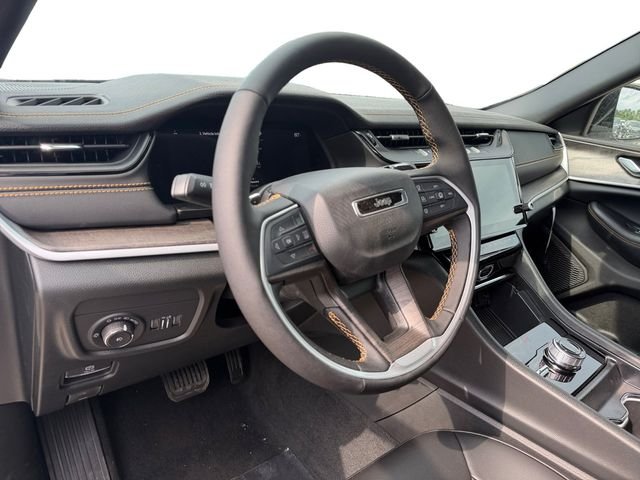 New 2026 Bright White Clear-Coat Exterior Paint Jeep  image 13