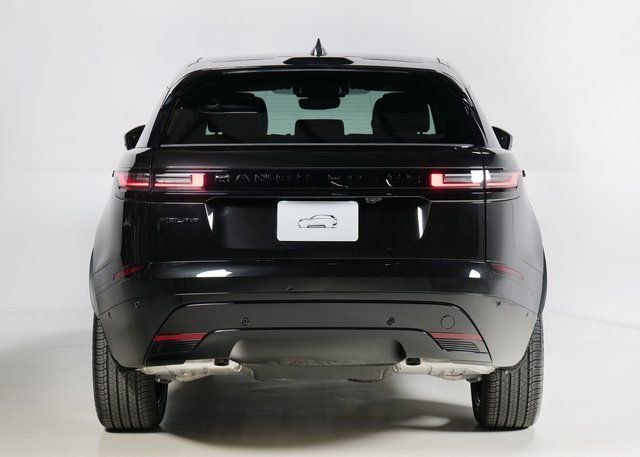 New 2026 Santorini Black Land Rover Dynamic SE image 7