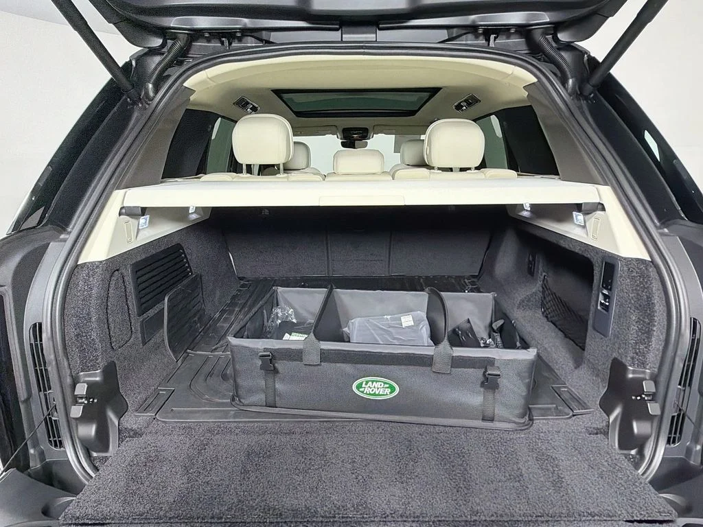 New 2026 Carpathian Gray Premium Metallic Land Rover SE image 28