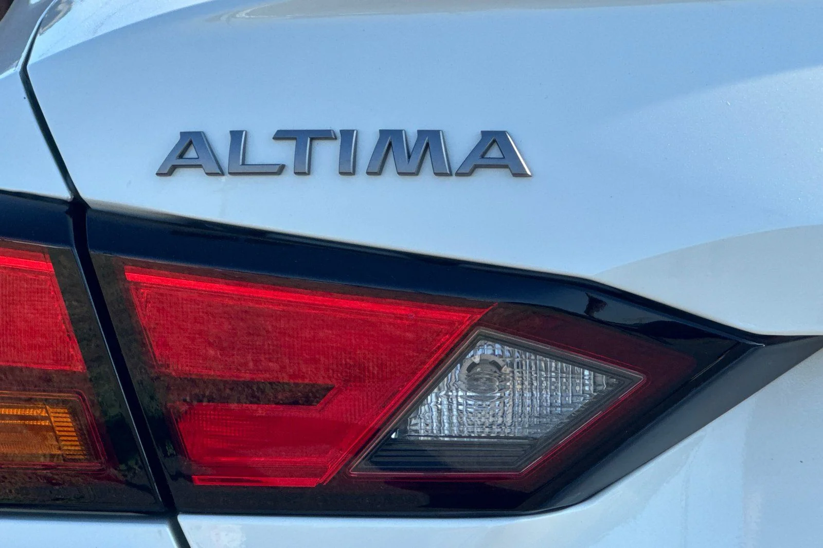 Used 2023 White Nissan 2.5 SL image 30