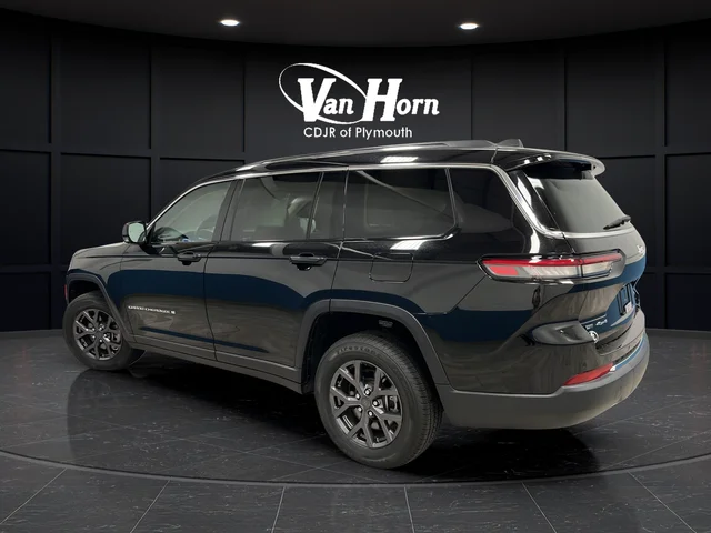 Used 2022 Diamond Black Jeep Limited image 6