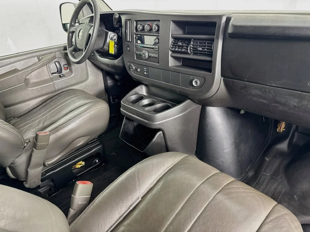 Used 2008 Summit White Chevrolet LS image 32