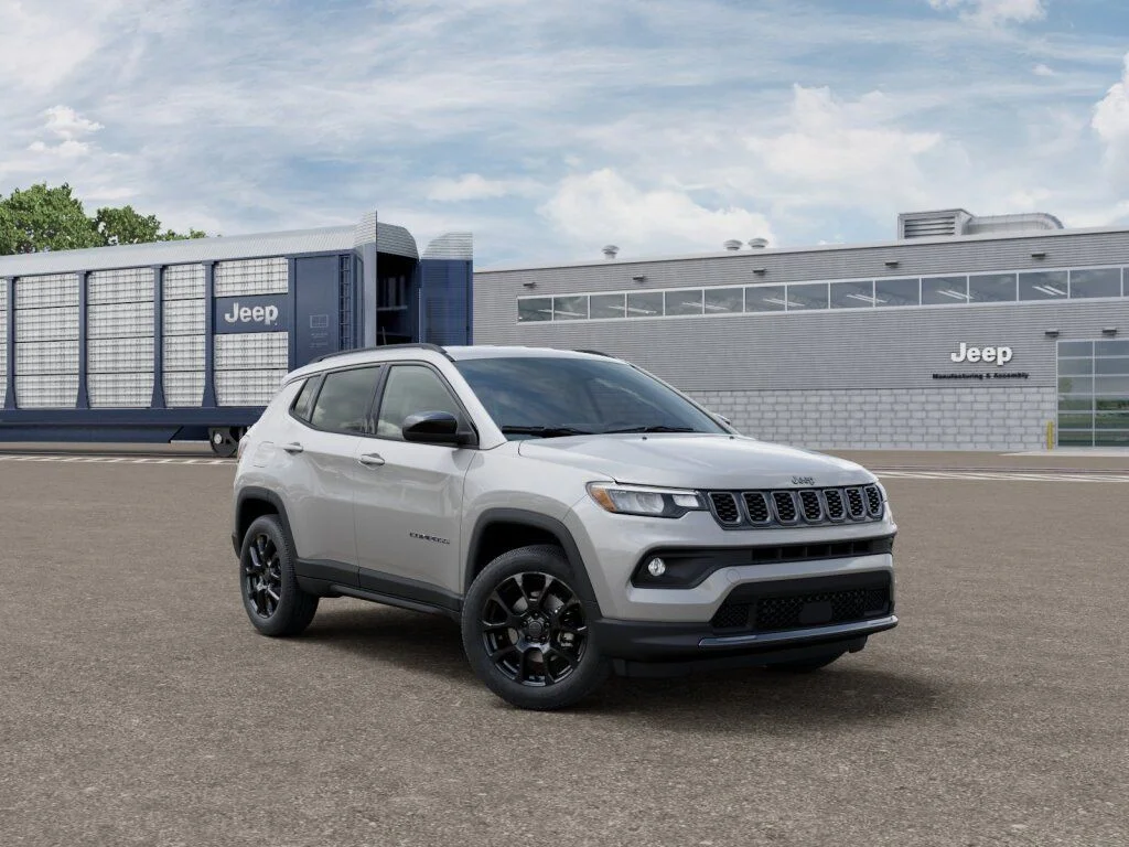 New 2026 Silver Zynith Metallic Clear-Coat Exterior Paint Jeep Latitude image 5