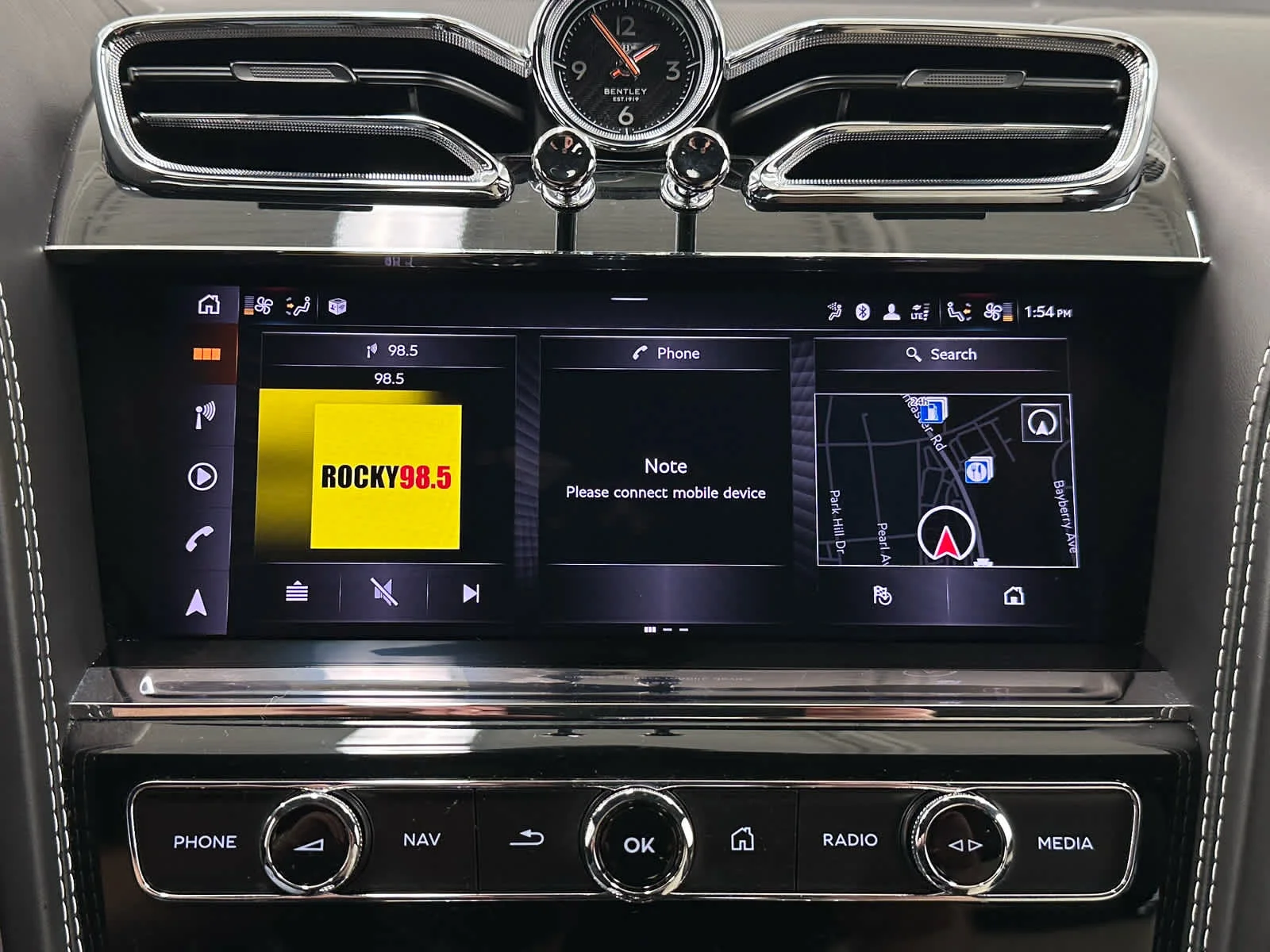 Used 2023 Glacier White Bentley V8 image 32