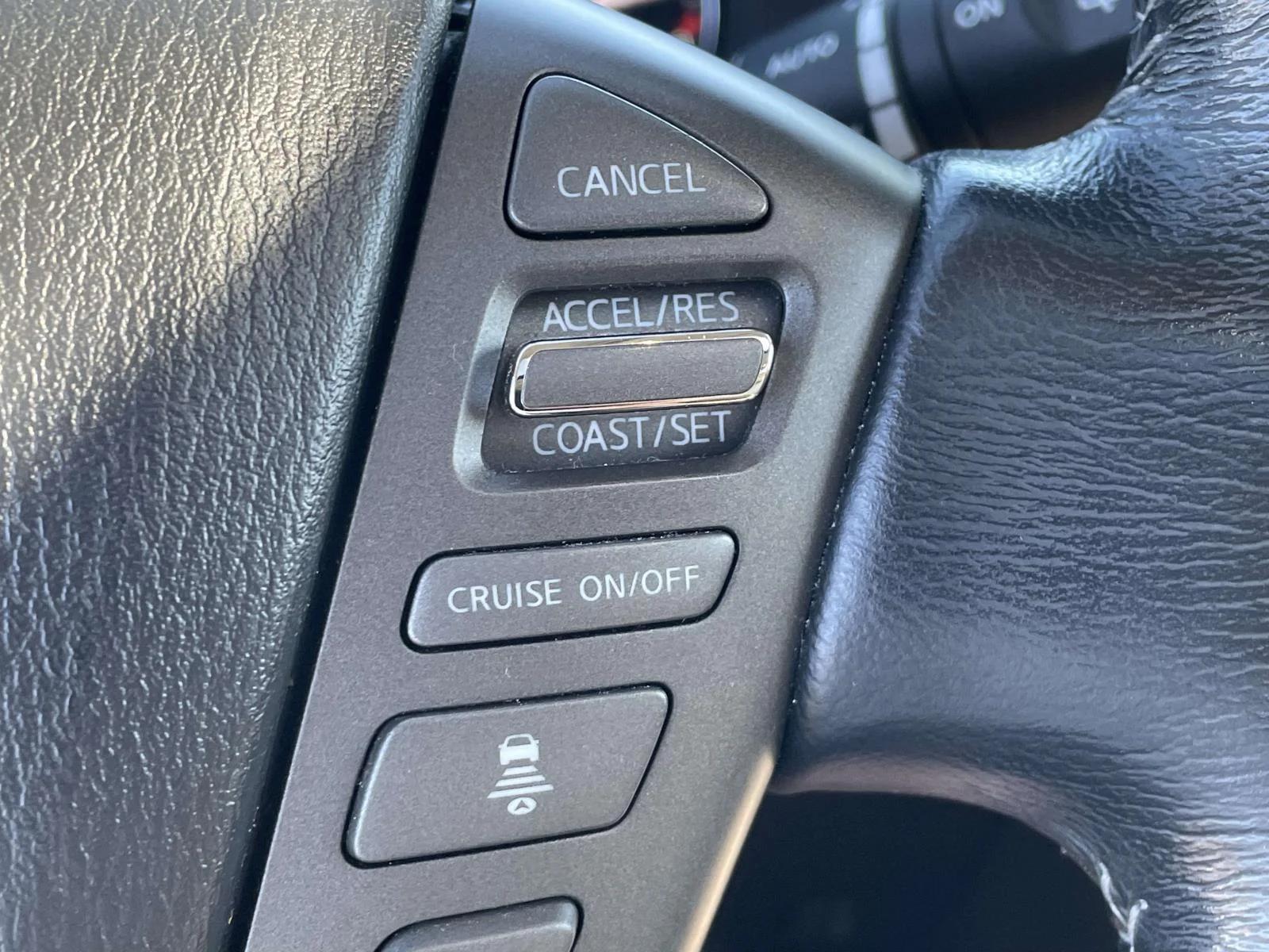 Used 2020 White Nissan Platinum 4WD image 32