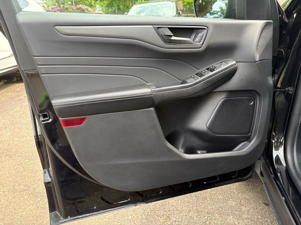 Used 2024 Black Metallic Ford Active image 11
