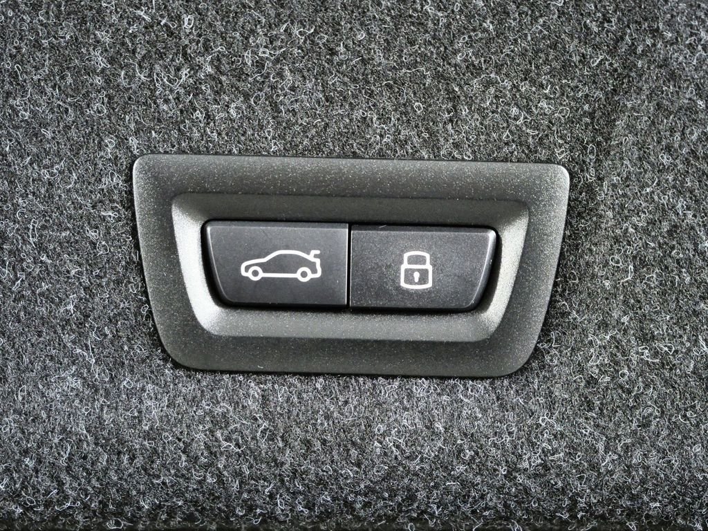 2026 BMW 3 Series 330i - Photo 28