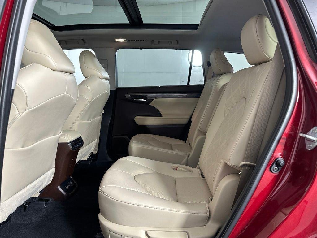 Used 2021 Pearl Toyota Platinum image 15