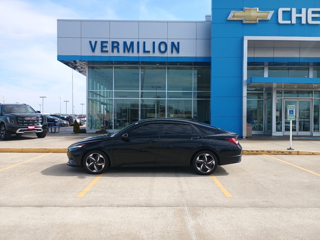 2022 Hyundai Elantra Limited