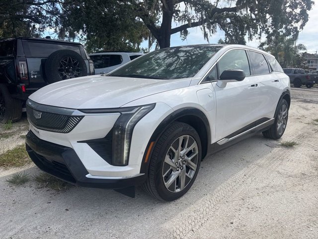 2025 Cadillac OPTIQ Luxury 2