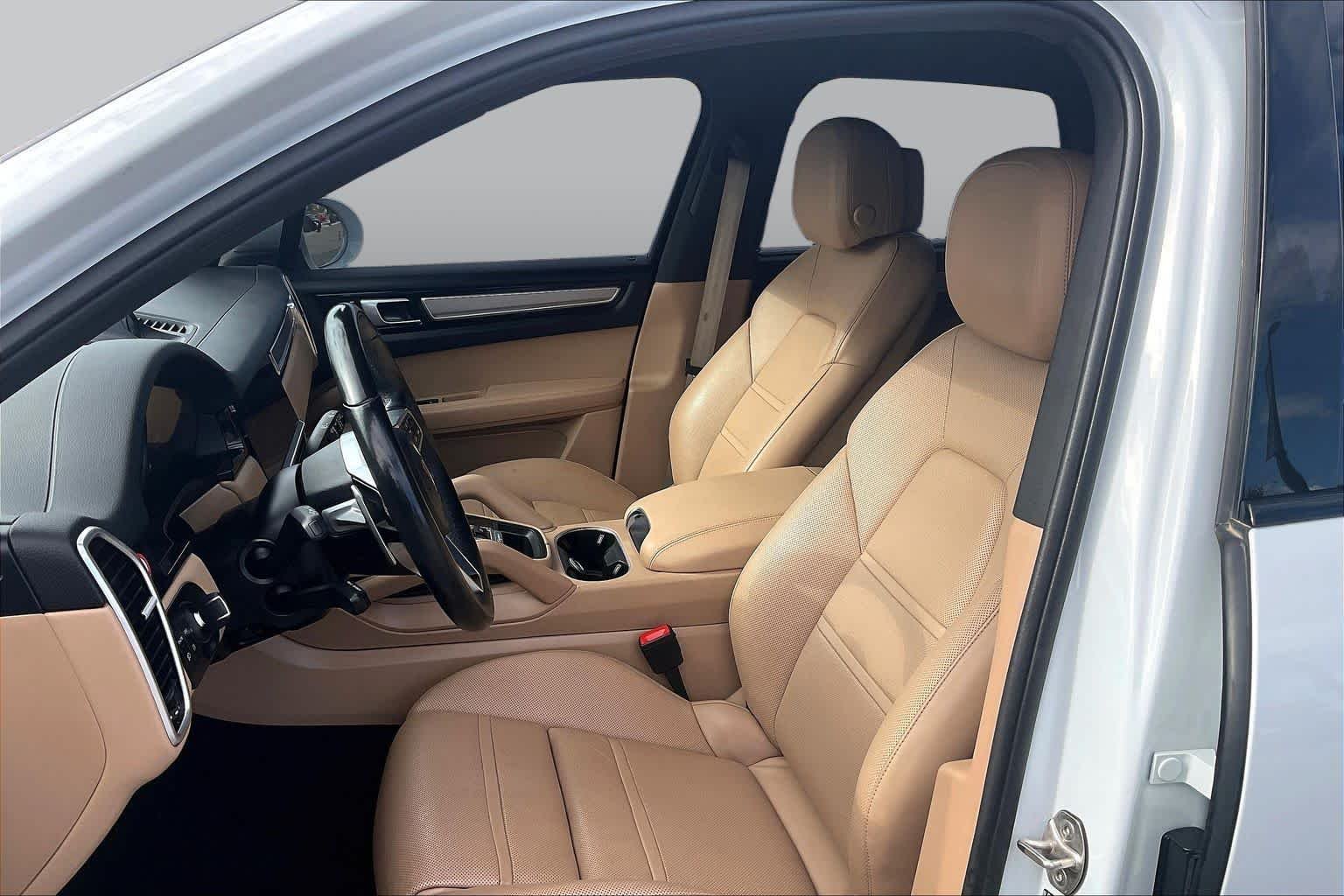 Used 2022  Porsche  image 8