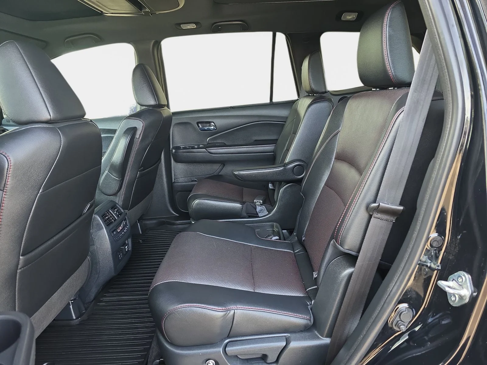 2022 Honda Pilot Black Edition - Photo 14