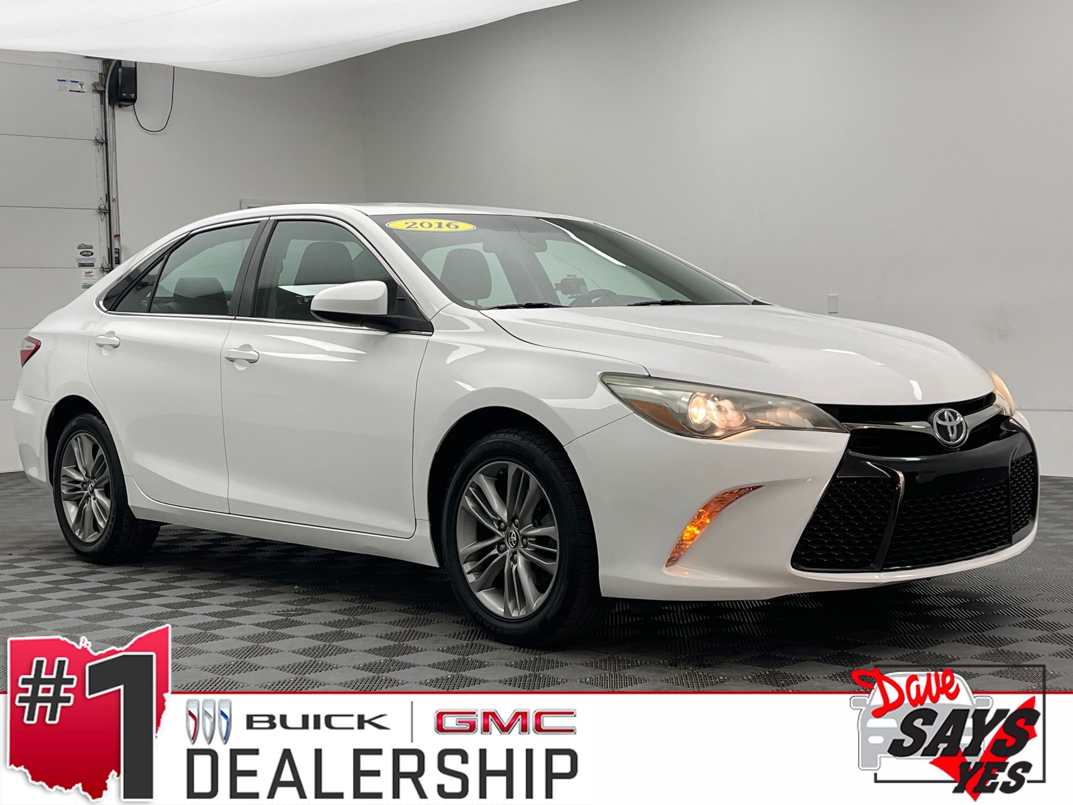 Used 2016 Super White Toyota SE image 1