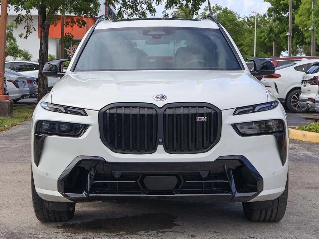 Used 2023 White BMW M60i image 14