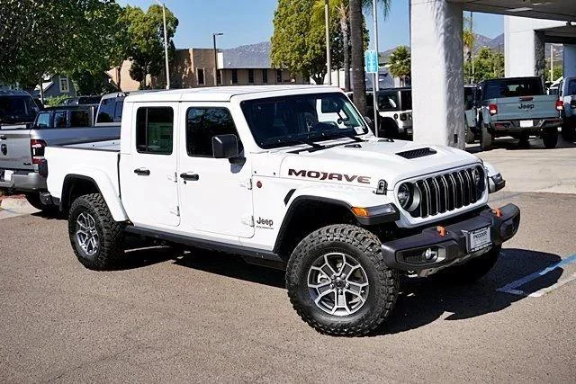 New 2026 Bright White Clear-Coat Exterior Paint Jeep Mojave image 3