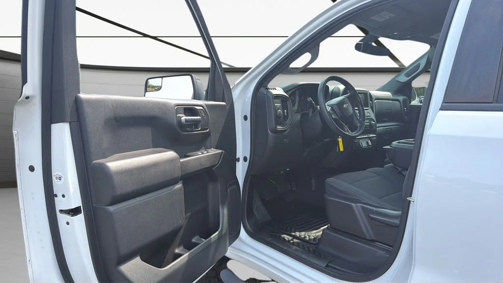 Used 2019 White Chevrolet Custom image 12