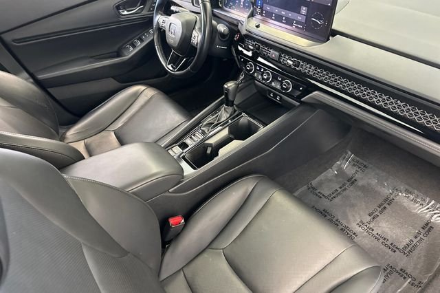 Used 2024 White Honda EX-L image 17