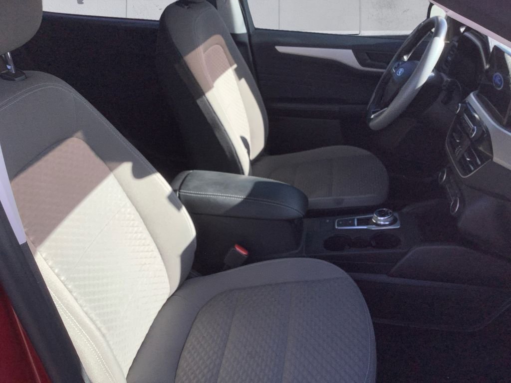Used 2022 Red Ford SE image 14