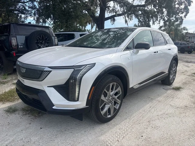 2025 Cadillac OPTIQ Luxury 2