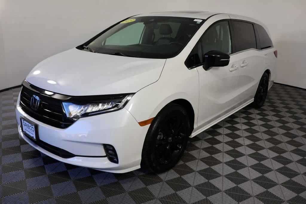 Used 2023 Platinum White Pearl Honda Sport image 4