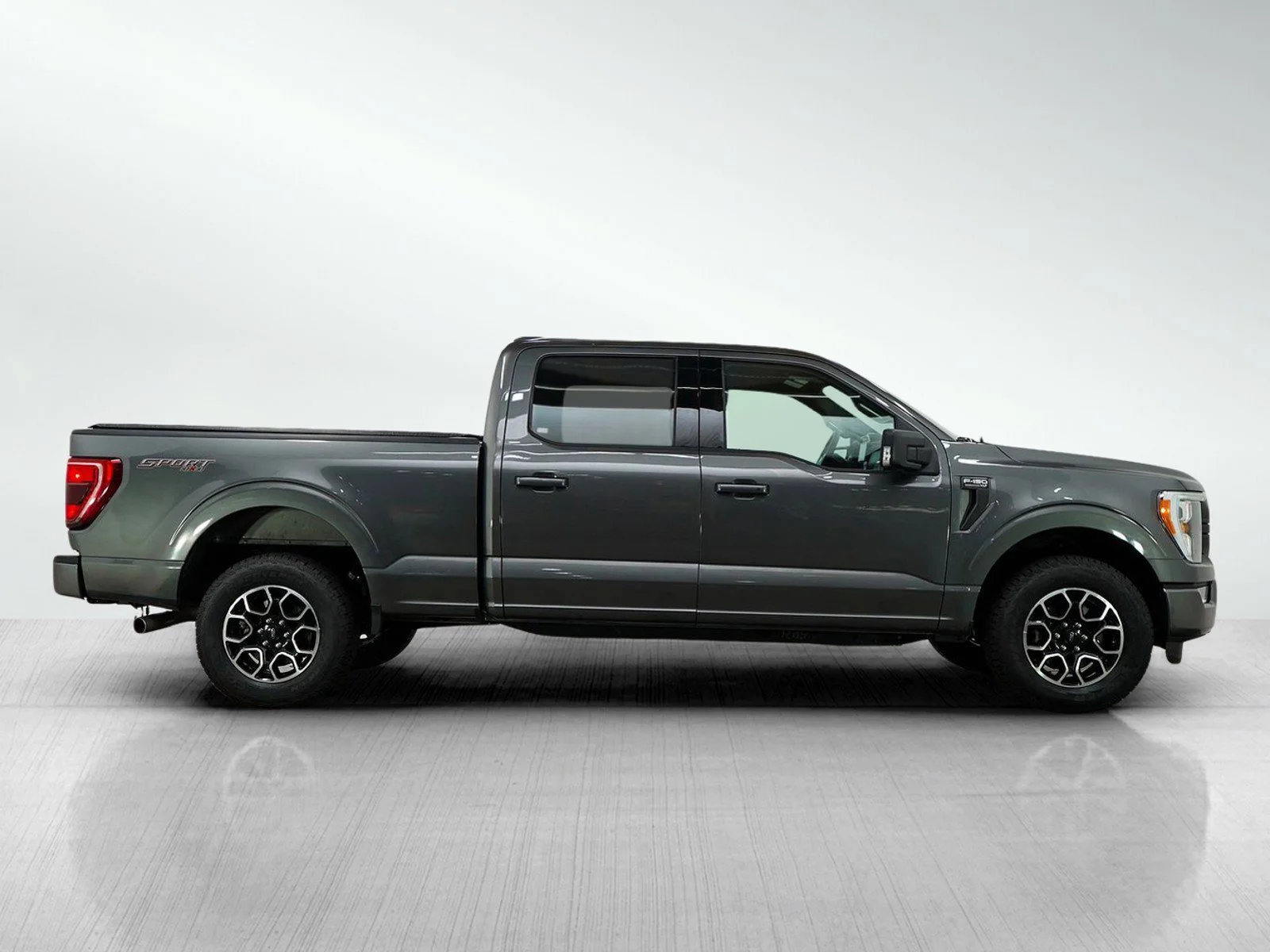 Used 2022 Gray Metallic Ford XLT image 6