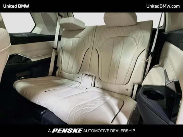 New 2027 Mineral White Metallic BMW X7 image 14