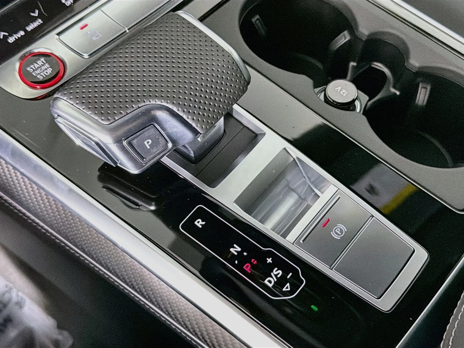 New 2026 White Audi 4.0T Premium Plus image 17