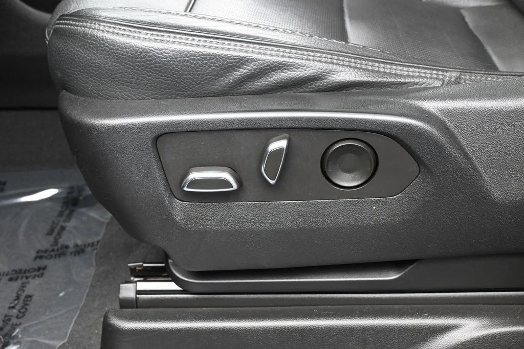 Used 2022 Onyx Black GMC Denali image 11
