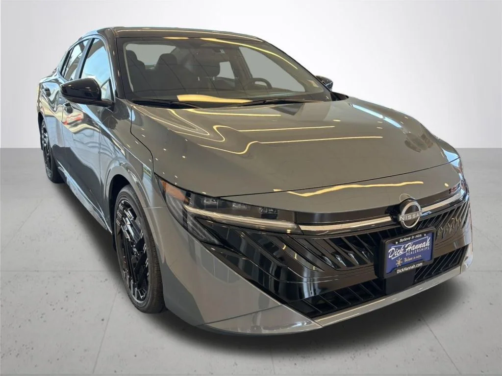 New 2026 Atlantic Gray Metallic / Super Black Two-tone Nissan SR image 5