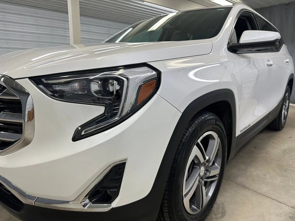Used 2021 WHITE FROST TRICOAT GMC SLT image 35