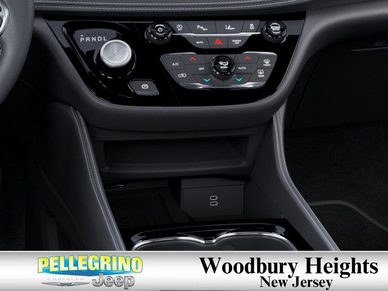 New 2026 Diamond Black Crystal Pearl-Coat Exterior Paint Chrysler Limited image 24