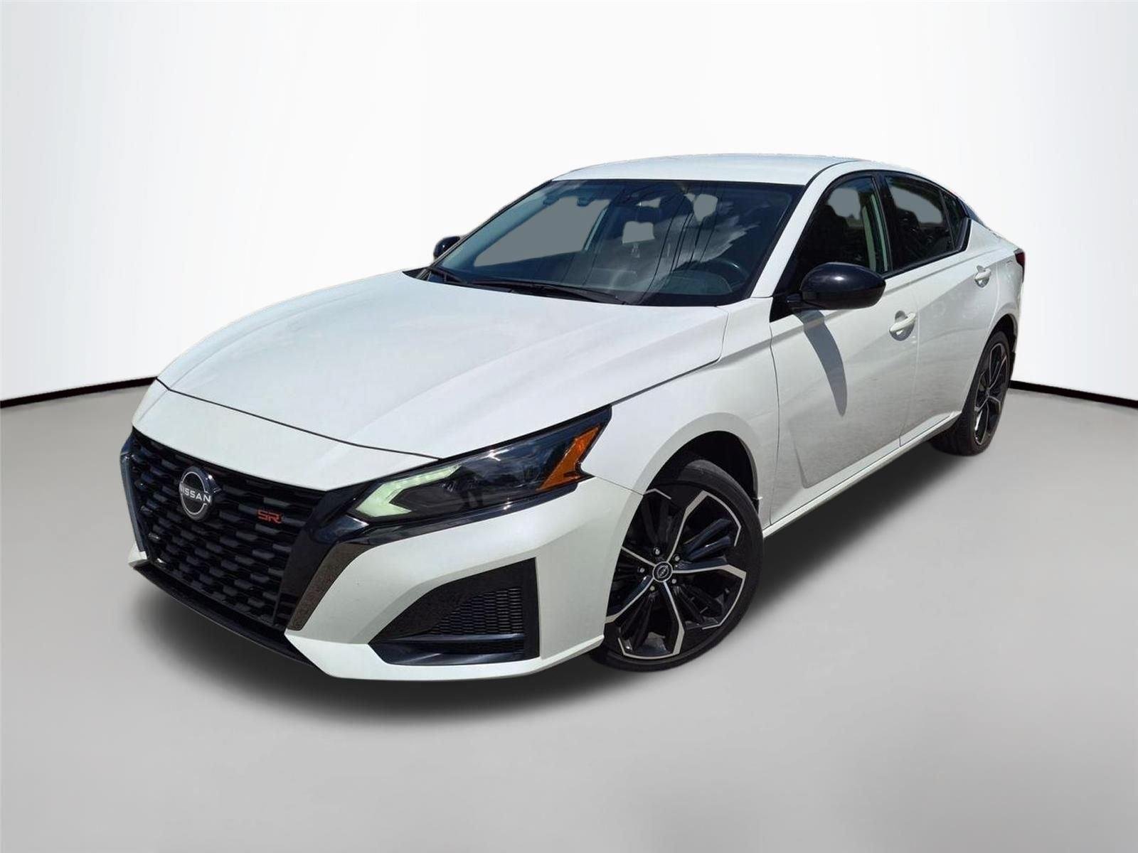Used 2023 Glacier White Nissan 2.5 SR image 1